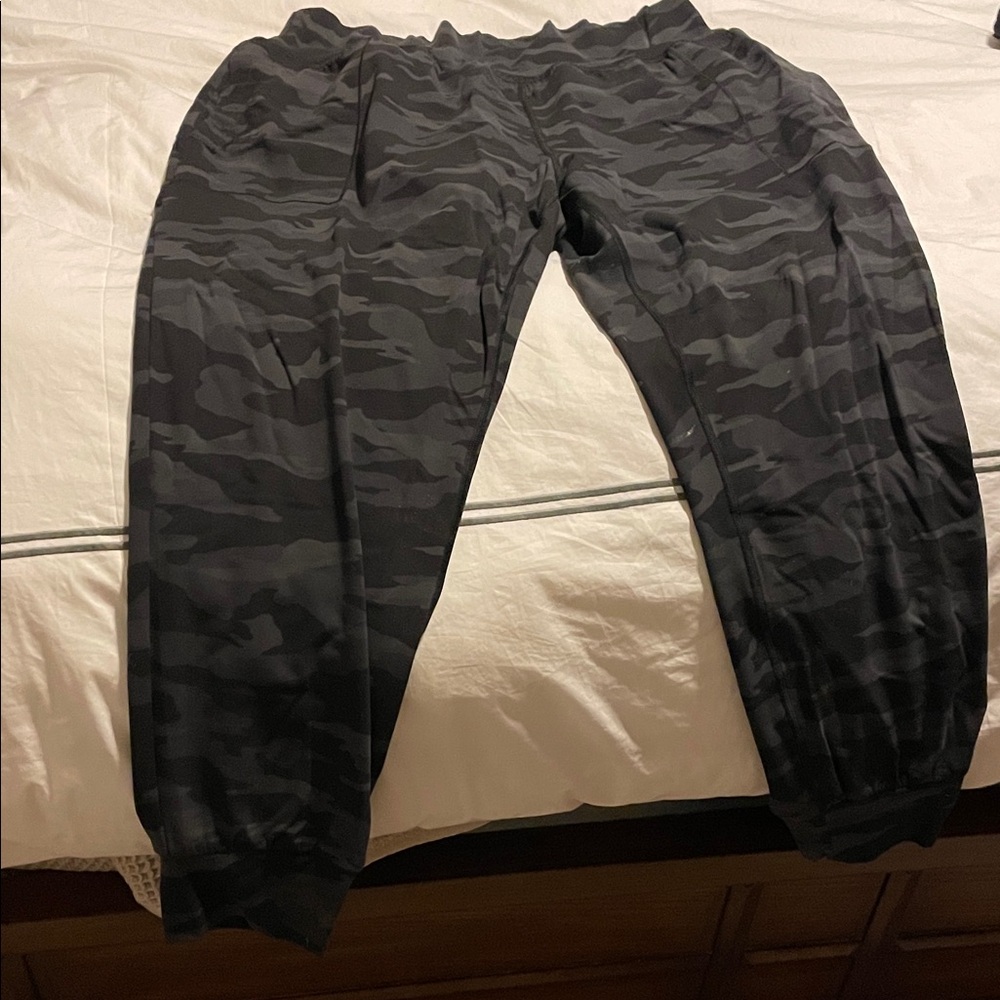 Athleta Black Salutation Camouflage Jogger Pants